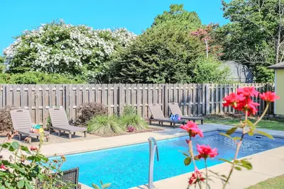 Image de Private Pool home! , game room, fire pit!