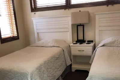 Image de The Rushes 3br Condo with Fireplace & Lakefront Views