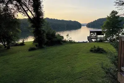 Image de Charming 3-beds with loft in peaceful cove on Watts Bar Lake! Bring your boat!
