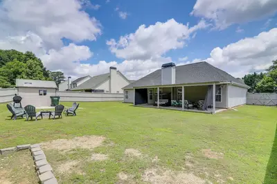 Image de Shop, Fish & Explore: Suburban Home in Loganville!