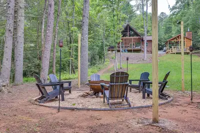 Image de Hot Tub & Deck: Riverfront McCaysville Cabin!