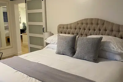 Image de A serene getaway near lakes, trails and the ocean on beautiful Vancouver Island.