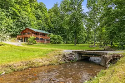 Image de Golfing and Skiing Access From This Amazing Cabin on A Stream