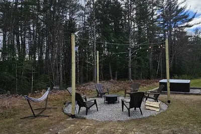 Image de Escape for 8. HotTub, Gym, Firepit, Brook & Big Yard Near Outdoor Adventures