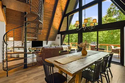 Image de *New* A-Frame, Hot tub, Firepit, Jukebox & Ev charge