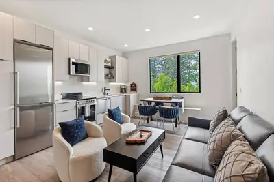 Image de Lakeside Hideaway City Beach 2 Kings Lake View