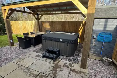 Image de Cosy modern apartment with private hot tub, family friendly, hiking trails.