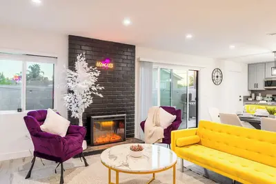 Image de Canoga Park Modern 4-Br Home w/ Spa, Claw Machine, Arcades, Games, Firepit