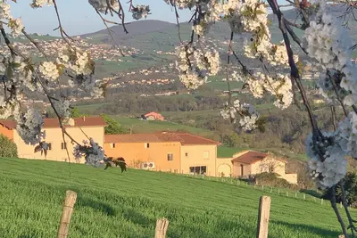 Image de Gîte \"Belle Vue\" proche de Lyon à Savigny en pleine nature avec vue magnifique