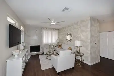 Image de Luxurious Sonoran Sanctuary located in Scottsdale with full kitchen and  pool!