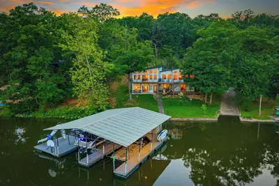 Image de Lakeside Tranquility | Camdenton • Boat Dock •