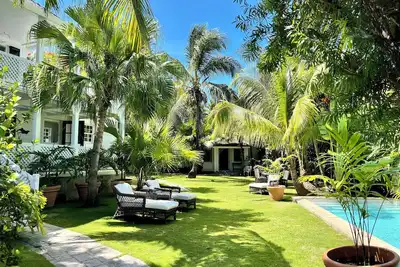 Image de Ultimate Island Style House w/Pool in Large Walled Garden in Historic Dunmore Town