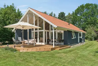 Image de Cosy cottage with open view of the.