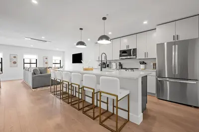 Image de Large 3 Br Apt- Downtown Luxury