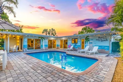 Image de Heated Pool• Mini‑Golf• Fire Pit• Game Room• <1mi to Beach