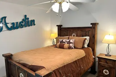 Image de Austin's Best Kept Secret, 12m to downtown, 2br/2ba, 1 Car/garage!