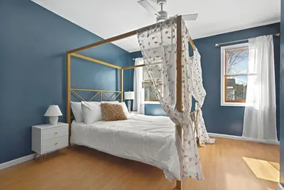 Image de Spacious 5-bedroom house with in ground pool, pool house and pet yard. 2kitchens