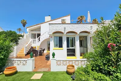 Image de Golden Bay beach house by Lica