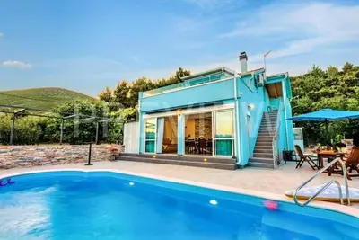 Image de Maison pour la famille avec la piscine Kastel Novi, Kastela (K-24698)