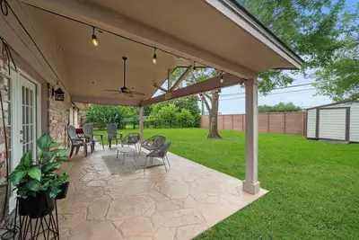 Image de Stylish Home Minutes from the Beach with Backyard Bliss