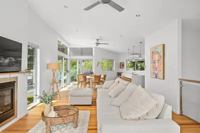Image de Luxurious 5-Bed Home by Avoca Beach
