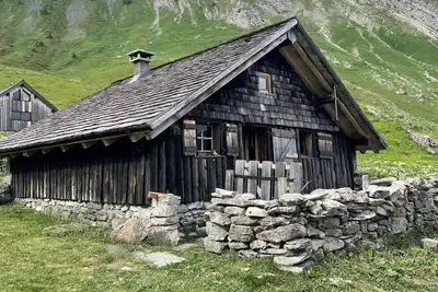Image de Chalet d alpage face au Mont Blanc accessible uniquement Ă pied.