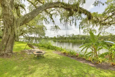 Image de Boat Lift & Private Dock: Riverfront LaBelle Gem