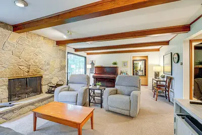 Image de < 1 Mi to Lake Michigan: Peaceful Cabin w/ Yard!