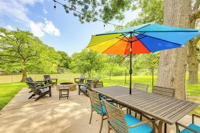 Image de ‘Mod on the Guad’ Home w/ Lake McQueeney Views!