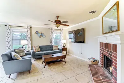 Image de Near At&T Stadium & Six Flags: Texas Family Home!