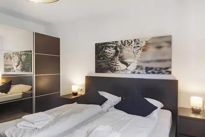 Image de Bungalow 'Leopard' avec terrasse commune, jardin commun et Wi-Fi