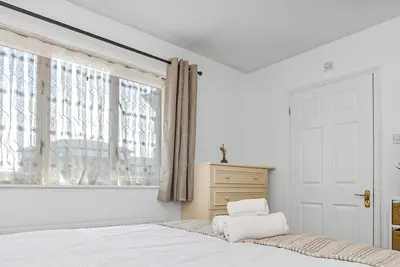 Image de Exclusive 3 bedroom House near Manor House!