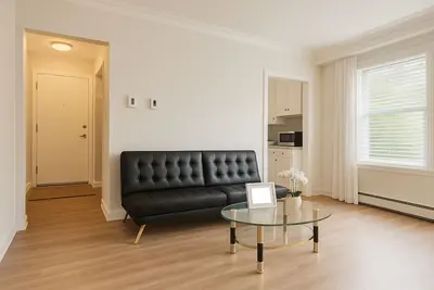 Image de Bright & Budget-Friendly 2br |Superstore & Parks