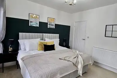 Image de 3br Family-Friendly Stay | Kitchen, Living Room, Sleeps 6