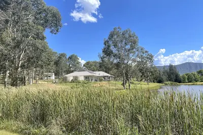 Image de Mistletoe Lake House -  stunning 5–6 bedroom residence set on 7 tranquil acres,
