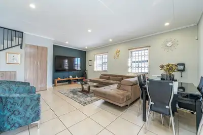 Image de Fabulous 3-bedroom house with an Office & Wifi 200 Mbps in Johannesburg, Gauteng