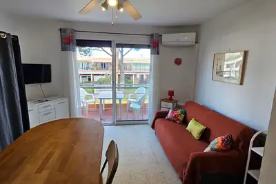 Image de Studio cabine rénové avec climatisation et parking à 500m des plages