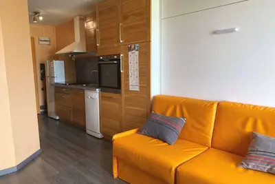 Image de Studio rénové avec loggia et parking privatif