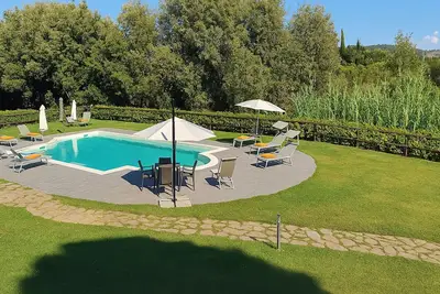 Image de Agréable appartement dans une maison de vacances avec piscine, Wifi, climatisation, Tv et parking