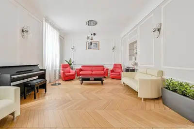 Image de “Art Deco” private mansion 220m2 spread over 3 levels, 5 bedrooms, 5 bathrooms