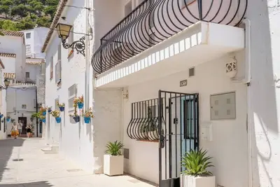 Image de Charming  freshly renovated 3-level casita with terrace views, walkable everything Mijas Pueblo