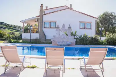Image de Maison de vacances 'Super House with Pool In Sintra' avec vue sur montagne, Wi-Fi et climatisation