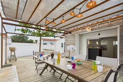 Image de Maison pour 10 entièrement rénovée - terrasse