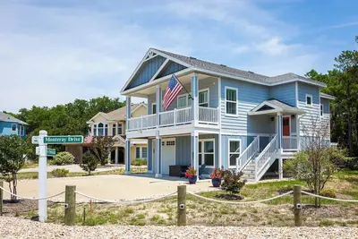 New Listing! Updated Beach Cottage&Community Perks