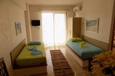 Image de 25 meters from beach 1