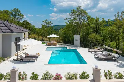 Image de Villa Angela – A Modern Family Retreat with Private Heated Pool and Fun for All Ages