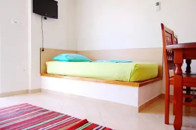 Image de 25 meters from beach 6!
