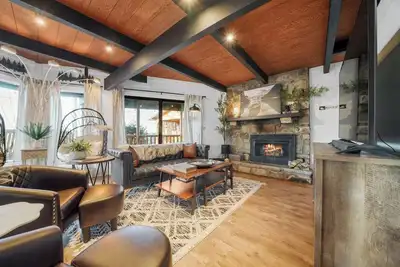 Image de *Amazing 3bd+Loft w/ Games! Hot Tub + Pool Access*