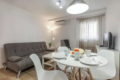 Image de Appartement 'Ritual Sevilla Santa Justa 2' avec balcon, Wi-Fi et climatisation