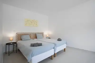 Image de Villa 'Breeze Retreat' avec vue sur les montagnes, piscine partagée et Wi-Fi